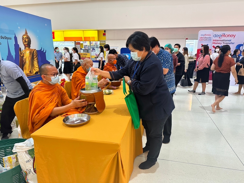 ศูนย์สารสนเทศฯ ร่วมทำบุญตักบาตรประจำสัปดาห์
