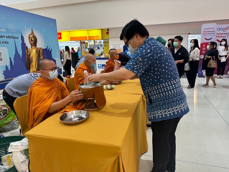 ศูนย์สารสนเทศฯ ร่วมทำบุญตักบาตรประจำสัปดาห์