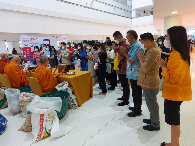 ศูนย์สารสนเทศฯ ร่วมทำบุญตักบาตรประจำสัปดาห์