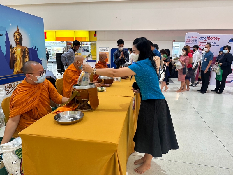 ศูนย์สารสนเทศฯ ร่วมทำบุญตักบาตรประจำสัปดาห์
