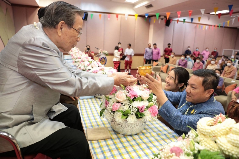 อธิบดี พช. ร่วมสืบสานประเพณีและวัฒนธรรมไทย สืบสานสงกรานต์ตำนาน พช. เนื่องในเทศกาลสงกรานต์ 2566