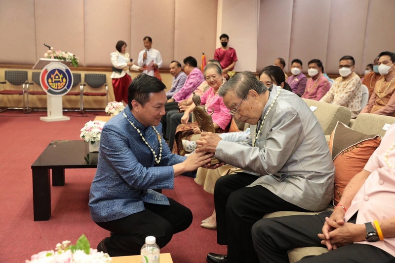 อธิบดี พช. ร่วมสืบสานประเพณีและวัฒนธรรมไทย สืบสานสงกรานต์ตำนาน พช. เนื่องในเทศกาลสงกรานต์ 2566