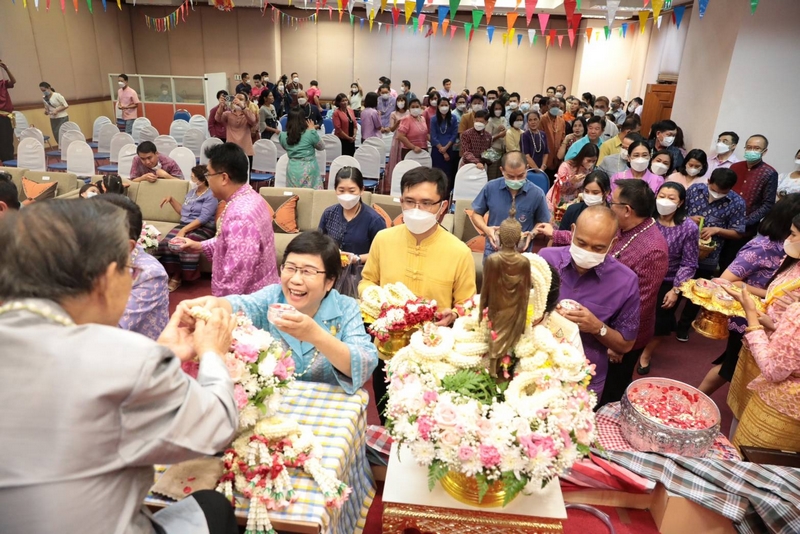 อธิบดี พช. ร่วมสืบสานประเพณีและวัฒนธรรมไทย สืบสานสงกรานต์ตำนาน พช. เนื่องในเทศกาลสงกรานต์ 2566