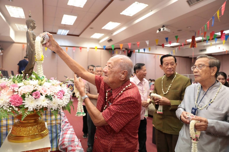 อธิบดี พช. ร่วมสืบสานประเพณีและวัฒนธรรมไทย สืบสานสงกรานต์ตำนาน พช. เนื่องในเทศกาลสงกรานต์ 2566
