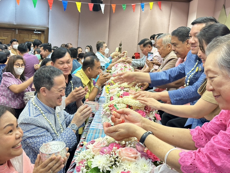 ศสท. ร่วมใจรดน้ำขอพร “สืบสานสงกรานต์ ตำนาน พช. Happiness Family” ประจำปี 2566