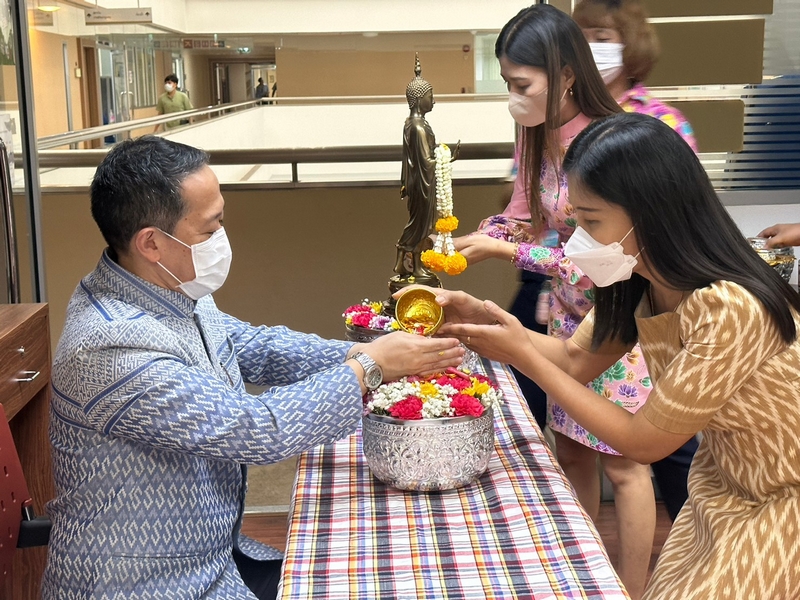 ศสท. ร่วมใจรดน้ำขอพร “สืบสานสงกรานต์ ตำนาน พช. Happiness Family” ประจำปี 2566