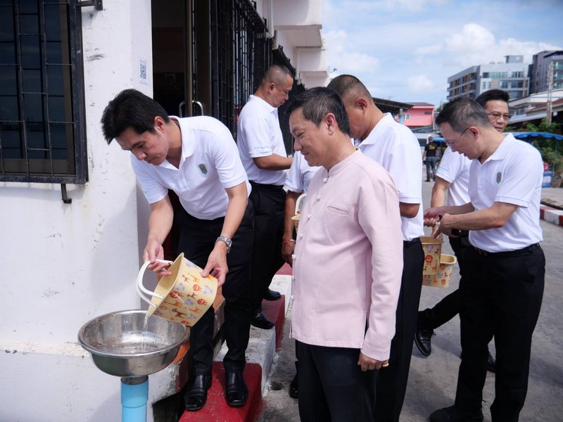 อธิบดี พช. ชวนเที่ยวสถานที่ท่องเที่ยวชุมชนชายทะเลสุดเก๋ ในสไตล์ชุมชนท่องเที่ยว OTOP นวัตวิถี บ้านตลาดบางสเหร่ ที่อำเภอสัตหีบ