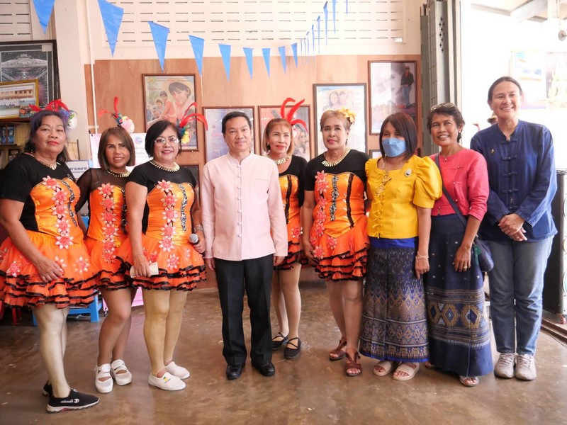 อธิบดี พช. ชวนเที่ยวสถานที่ท่องเที่ยวชุมชนชายทะเลสุดเก๋ ในสไตล์ชุมชนท่องเที่ยว OTOP นวัตวิถี บ้านตลาดบางสเหร่ ที่อำเภอสัตหีบ