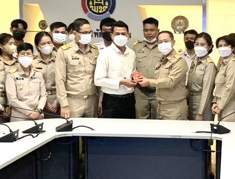 ศูนย์สารสนเทศฯ ดำเนินกิจกรรมสร้างขวัญกำลังใจให้กับบุคลากรในสังกัด เพื่อให้มีความมุ่งมั่น ทุ่มเท เสียสละในการปฏิบัติงาน และมีความภักดีต่อองค์กร ภายใต้โครงการพัฒนาชุมชนใสสะอาด : มิติที่ 1 บทบาทผู้บริหารของหน่วยงาน