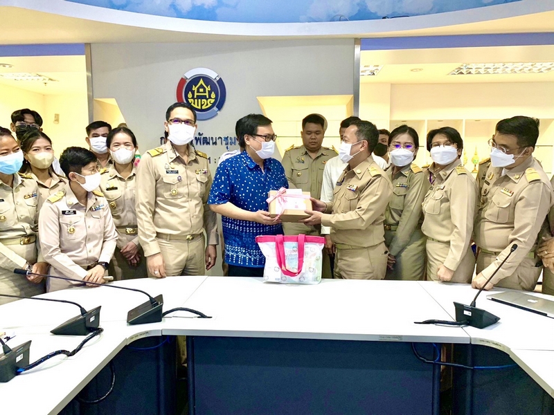 ศูนย์สารสนเทศฯ ดำเนินกิจกรรมสร้างขวัญกำลังใจให้กับบุคลากรในสังกัด เพื่อให้มีความมุ่งมั่น ทุ่มเท เสียสละในการปฏิบัติงาน และมีความภักดีต่อองค์กร ภายใต้โครงการพัฒนาชุมชนใสสะอาด : มิติที่ 1 บทบาทผู้บริหารของหน่วยงาน