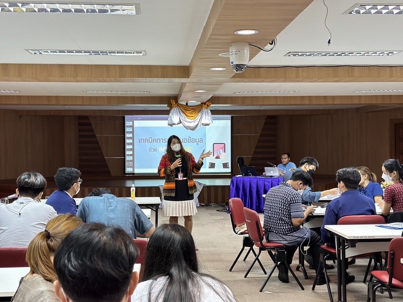 กรมการพัฒนาชุมชน ร่วมให้ความรู้ในกิจกรรม ของกระทรวงมหาดไทยโค้ชชิ่งกระบวนการสร้างสรรค์งานเพื่อ “สื่อสารสังคม” ให้กับข้าราชการใหม่ มุ่งเสริมเติมเต็มเครื่องมือการผลิตและเผยแพร่ประชาสัมพันธ์ เพื่อเพิ่มประสิทธิภาพการทำงานด้านการสร้างการรับรู้ความเข้าใจกับประชาชนก่อนลงไปปฏิบัติราชการ ณ สำนักงานจังหวัดทั่วประเทศ