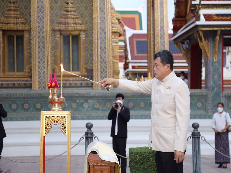 กรมการพัฒนาชุมชน ร่วมทำบุญตักบาตร เนื่องในวันอาสาฬหบูชา ประจำปี 2566