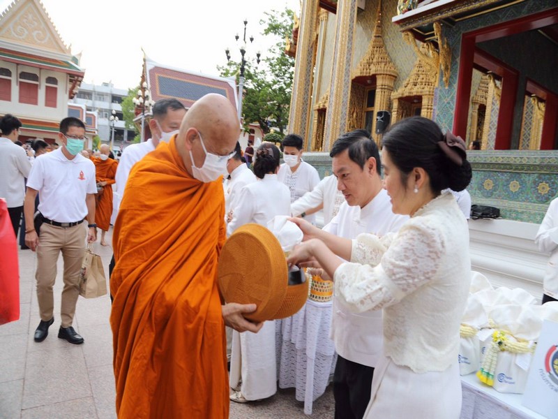 กรมการพัฒนาชุมชน ร่วมทำบุญตักบาตร เนื่องในวันอาสาฬหบูชา ประจำปี 2566