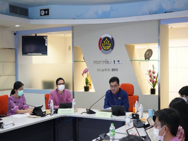 รองอธิบดี พช. เปิดการอบรมบุคลากรกรมการพัฒนาชุมชน ภายใต้โครงการเพิ่มประสิทธิภาพแพลตฟอร์มบริการดิจิทัล Click ชุมชน สำหรับบริการประชาชน หลักสูตรสำหรับเจ้าหน้าที่ส่วนกลางและส่วนภูมิภาค