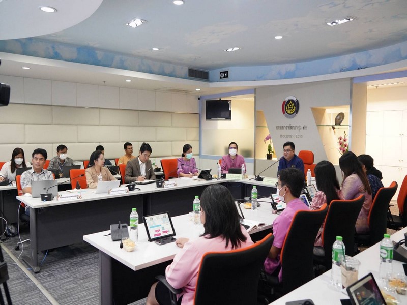 รองอธิบดี พช. เปิดการอบรมบุคลากรกรมการพัฒนาชุมชน ภายใต้โครงการเพิ่มประสิทธิภาพแพลตฟอร์มบริการดิจิทัล Click ชุมชน สำหรับบริการประชาชน หลักสูตรสำหรับเจ้าหน้าที่ส่วนกลางและส่วนภูมิภาค