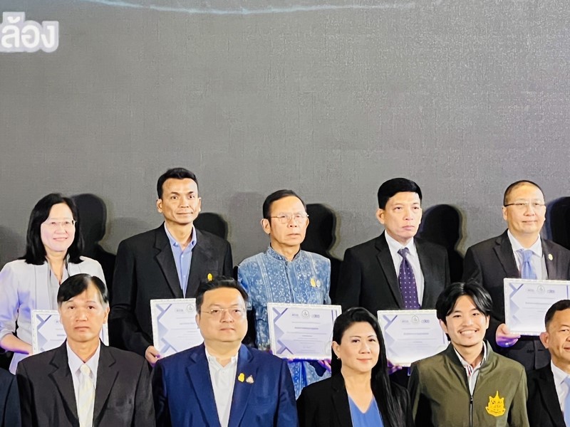 กรมการพัฒนาชุมชน รับมอบรางวัลสำหรับหน่วยงานนำร่องและหน่วยงานเป้าหมายภายใต้โครงการแพลตฟอร์มภาครัฐเพื่อรองรับการปฏิบัติตามกฎหมายคุ้มครองข้อมูลส่วนบุคคล (Government Platform for PDPA Compliance: GPPC)