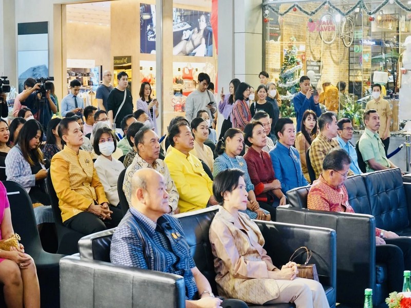 กรมการพัฒนาชุมชน กระทรวงมหาดไทย แถลงข่าวจัดงาน OTOP CITY 2023 “ช้อปสนุก…ส่งสุขท้ายปีสินค้าดีจากภูมิปัญญาไทย” ปลุกกระแส Thai Soft Power เผยแพร่เศรษฐกิจสร้างสรรค์ หนุนผลิตภัณฑ์จากภูมิปัญญาไทยสู่สากล ช้อปสินค้าสุดล้ำค่า ซื้อใช้ก็คุ้มค่า ซื้อฝากก็ถูกใจ เป็นของขวัญของฝากที่ดีที่สุดจากน้ำมือคนไทยและพลาดไม่ได้กับสุดยอดอาหารเลิศรสจากทั่วประเทศ ตั้งแต่ 16-24 ธันวาคม 2566 นี้ ณ ชาเลนเจอร์ฮอลล์ 1-3 ศูนย์แสดงสินค้าและการประชุมอิมแพ็ค เมืองทองธานี