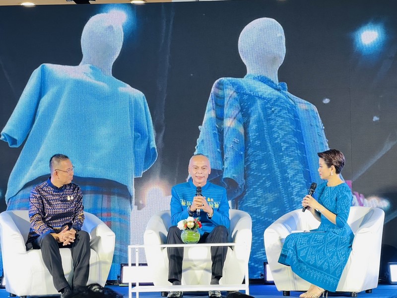 กรมการพัฒนาชุมชน กระทรวงมหาดไทย แถลงข่าวจัดงาน OTOP CITY 2023 “ช้อปสนุก…ส่งสุขท้ายปีสินค้าดีจากภูมิปัญญาไทย” ปลุกกระแส Thai Soft Power เผยแพร่เศรษฐกิจสร้างสรรค์ หนุนผลิตภัณฑ์จากภูมิปัญญาไทยสู่สากล ช้อปสินค้าสุดล้ำค่า ซื้อใช้ก็คุ้มค่า ซื้อฝากก็ถูกใจ เป็นของขวัญของฝากที่ดีที่สุดจากน้ำมือคนไทยและพลาดไม่ได้กับสุดยอดอาหารเลิศรสจากทั่วประเทศ ตั้งแต่ 16-24 ธันวาคม 2566 นี้ ณ ชาเลนเจอร์ฮอลล์ 1-3 ศูนย์แสดงสินค้าและการประชุมอิมแพ็ค เมืองทองธานี