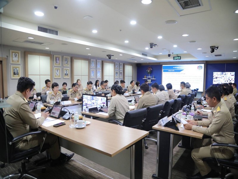 พช. ประชุมติดตามการขับเคลื่อนงานตามประเด็นเน้นย้ำในไตรมาส 2 พร้อมย้ำสร้างการรับรู้ภูมิปัญญาผ้าไทยและผ้าลายพระราชทาน น้อมนำแนวพระดำริของสมเด็จพระเจ้าลูกเธอ เจ้าฟ้าสิริวัณณวรี นารีรัตนราชกัญญา ในการส่งเสริมอนุรักษ์ภูมิปัญญาผ้าไทยให้ทันสมัยสู่สากล