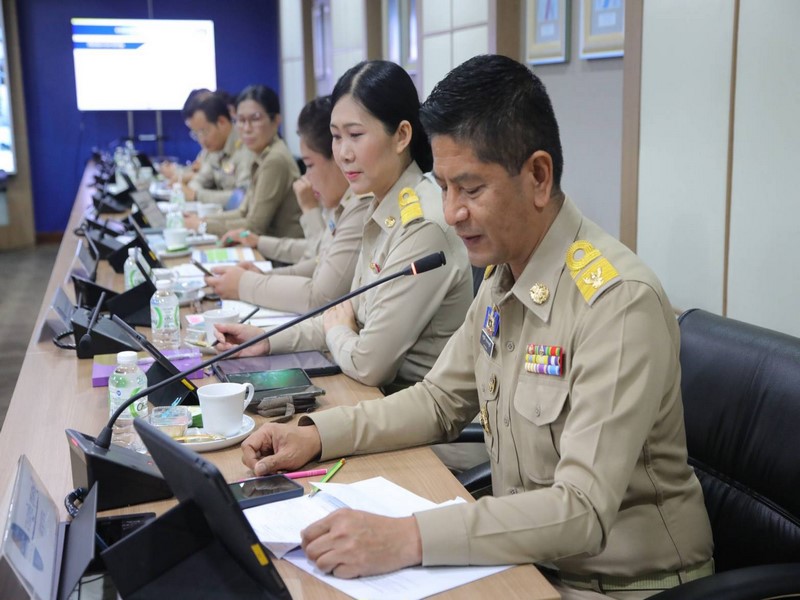 พช. ประชุมติดตามการขับเคลื่อนงานตามประเด็นเน้นย้ำในไตรมาส 2 พร้อมย้ำสร้างการรับรู้ภูมิปัญญาผ้าไทยและผ้าลายพระราชทาน น้อมนำแนวพระดำริของสมเด็จพระเจ้าลูกเธอ เจ้าฟ้าสิริวัณณวรี นารีรัตนราชกัญญา ในการส่งเสริมอนุรักษ์ภูมิปัญญาผ้าไทยให้ทันสมัยสู่สากล