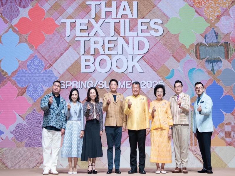 ศูนย์สารสนเทศฯ ร่วมพิธีเปิดตัว “หนังสือการพัฒนาองค์ความรู้เพื่อการพัฒนาผลิตภัณฑ์สู่สากล ประจำปี 2567 (Thai Textiles Trend Book Spring/Summer 2025)”