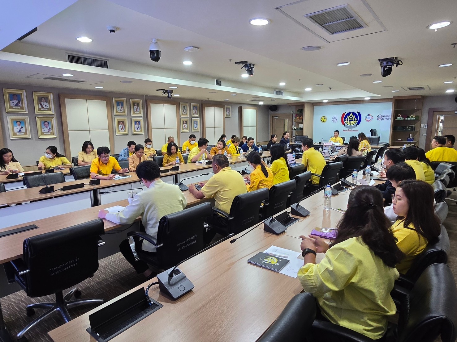 รมการพัฒนาชุมชน ประชุมร่วมกับที่ปรึกษาฯ จากสำนักงานคณะกรรมการคุ้มครองข้อมูลส่วนบุคคล เพื่อสนับสนุนการใช้งานแพลตฟอร์มภาครัฐตามกฎหมายคุ้มครองข้อมูลส่วนบุคคล