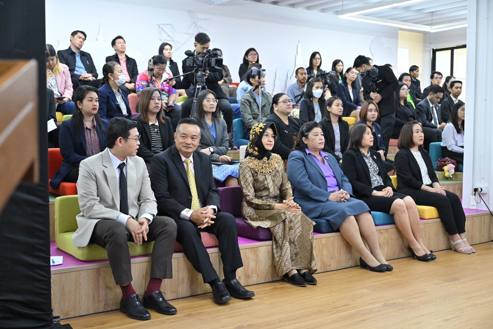 กรมการพัฒนาชุมชน เข้าร่วมงานแถลงข่าวเปิดตัวโครงการพัฒนาหลักสูตรนวัตกรการสื่อสาร Commu Max ภายใต้โครงการต่อยอดแซนด์บ็อกซ์นวัตกรรมการสื่อสารสำหรับนโยบายภาครัฐ (ระยะที่ 2)