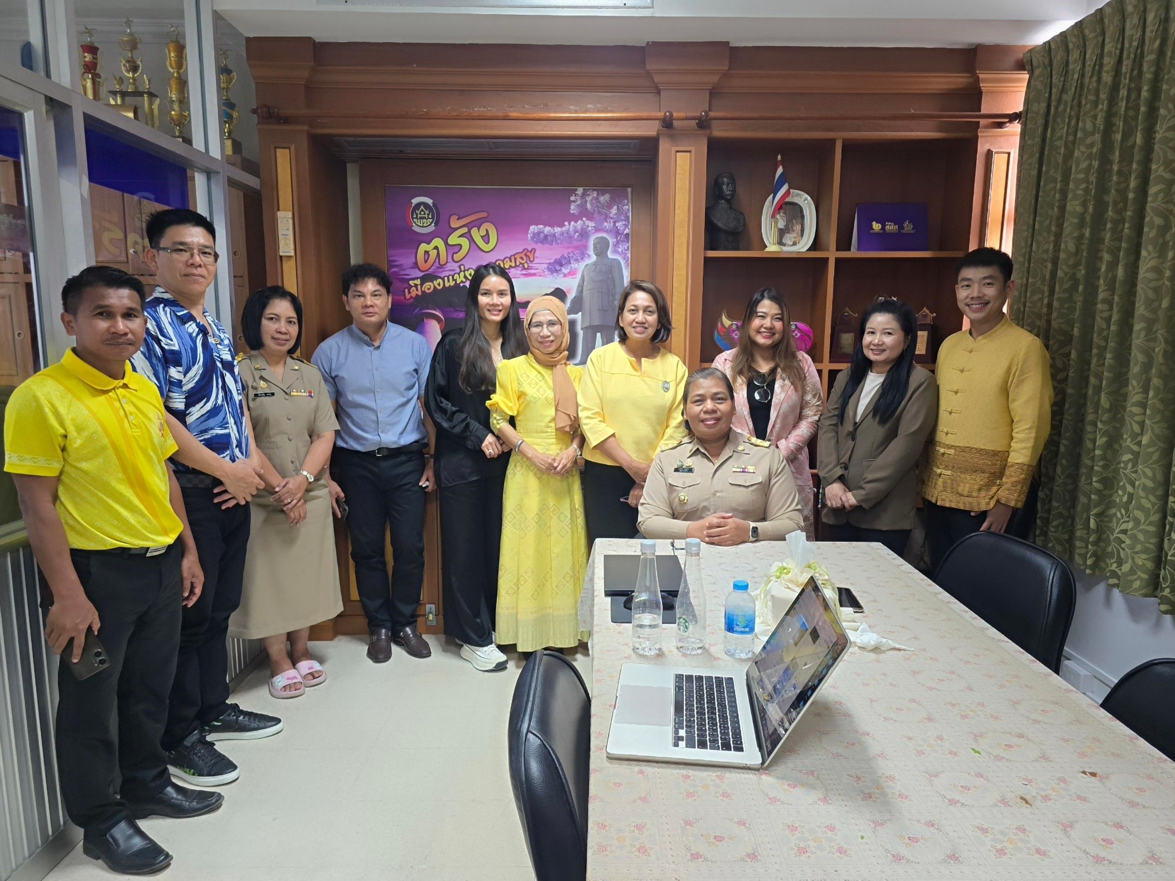 กรมการพัฒนาชุมชน สนับสนุนทีมไอทีลงพื้นที่ติดตามขับเคลื่อนงานระบบเทคโนโลยีสารสนเทศ เครือข่ายอินเตอร์เน็ต และความมั่นคงปลอดภัยสารสนเทศ ณ จังหวัดตรัง