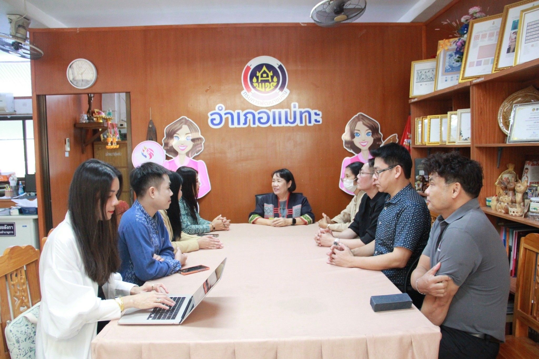 กรมการพัฒนาชุมชน สนับสนุนทีมไอทีลงพื้นที่ติดตามขับเคลื่อนงานระบบเทคโนโลยีสารสนเทศ เครือข่ายอินเตอร์เน็ต และความมั่นคงปลอดภัยสารสนเทศ ณ จังหวัดลำปาง