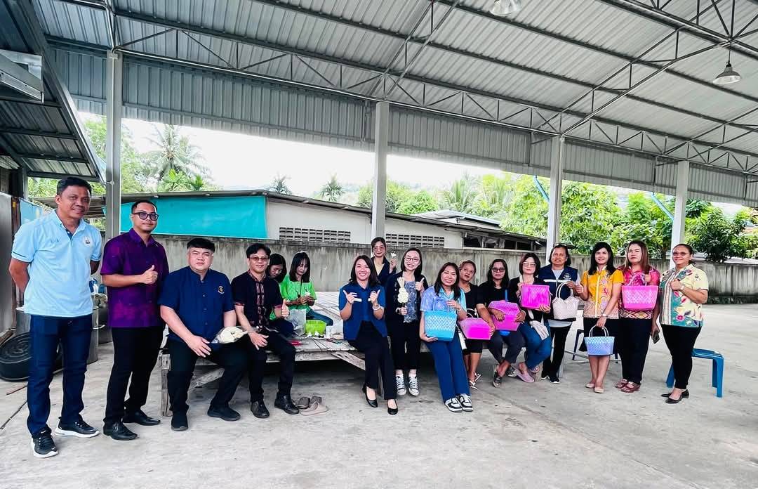 ศสท. ลงพื้นที่สนับสนุนการขับเคลื่อนงานสารสนเทศเพื่อการพัฒนาชุมชน และติดตามการดำเนินงานสารสนเทศตำบลต้นแบบเพื่อการพัฒนาคุณภาพชีวิต ณ อำเภอนาหม่อม และอำเภอนาทวี จังหวัดสงขลา 🧜