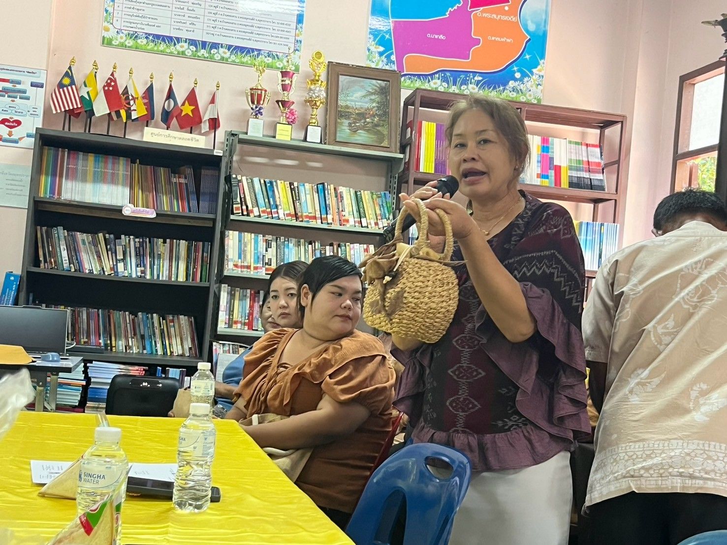 ศสท. ลงพื้นที่สนับสนุนการขับเคลื่อนงานตามภารกิจของศูนย์สารสนเทศเพื่อการพัฒนาชุมชน ณ สำนักงานพัฒนาชุมชนจังหวัดสมุทรปราการ พร้อมทั้งติดตามการดำเนินงาน “ศูนย์สารสนเทศตำบลต้นแบบเพื่อพัฒนาคุณภาพชีวิต” ณ ตำบลบ้านคลองสวน อำเภอพระสมุทรเจดีย์ จังหวัดสมุทรปราการ