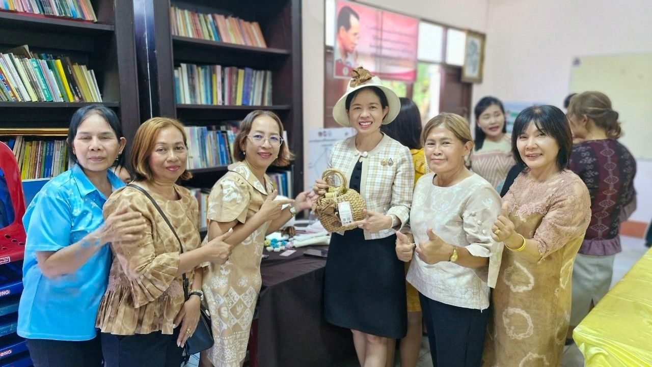 ศสท. ลงพื้นที่สนับสนุนการขับเคลื่อนงานตามภารกิจของศูนย์สารสนเทศเพื่อการพัฒนาชุมชน ณ สำนักงานพัฒนาชุมชนจังหวัดสมุทรปราการ พร้อมทั้งติดตามการดำเนินงาน “ศูนย์สารสนเทศตำบลต้นแบบเพื่อพัฒนาคุณภาพชีวิต” ณ ตำบลบ้านคลองสวน อำเภอพระสมุทรเจดีย์ จังหวัดสมุทรปราการ