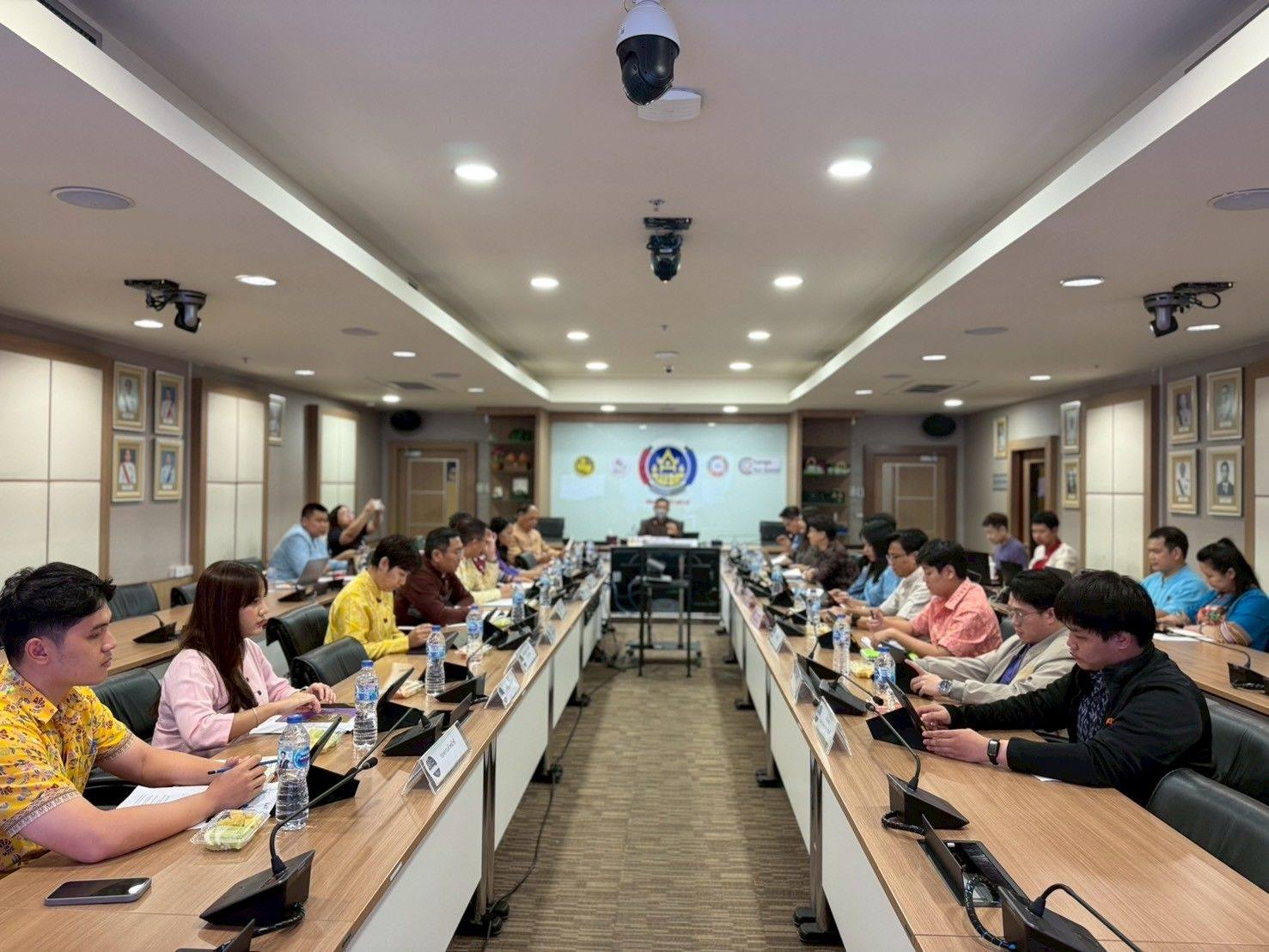 พช. เดินหน้ายกระดับเทคโนโลยี ยึดหลักความมั่นคง – โปร่งใส – คุ้มค่า เพื่อประโยชน์สูงสุดของประชาชน ผ่านการประชุมคณะกรรมการบริหารและจัดหาระบบคอมพิวเตอร์ กรมการพัฒนาชุมชน ครั้งที่ 1/2568