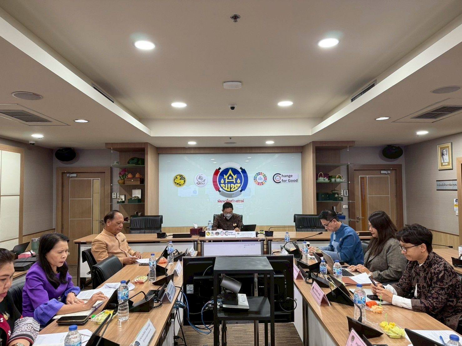 พช. เดินหน้ายกระดับเทคโนโลยี ยึดหลักความมั่นคง – โปร่งใส – คุ้มค่า เพื่อประโยชน์สูงสุดของประชาชน ผ่านการประชุมคณะกรรมการบริหารและจัดหาระบบคอมพิวเตอร์ กรมการพัฒนาชุมชน ครั้งที่ 1/2568