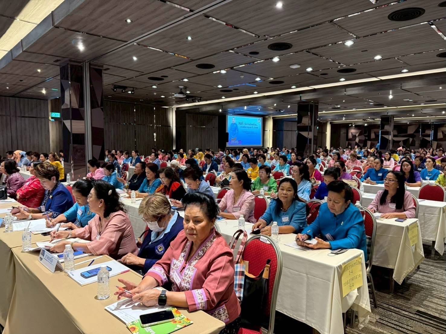 กรมการพัฒนาชุมชน ถอดบทเรียนความสำเร็จการขับเคลื่อนโยบายกระทรวงมหาดไทยขององค์กรสตรี ส่งเสริมพลังสตรีขับเคลื่อนงานพัฒนาชุมชน